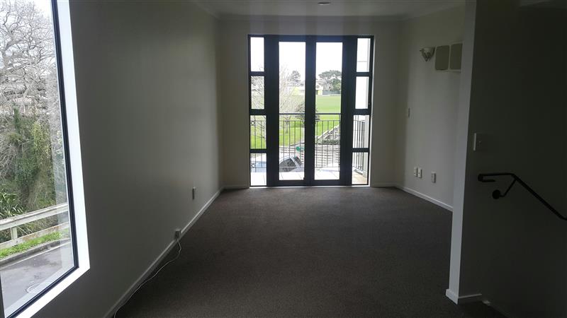 PAPATOETOE - Shirley Road 3 Bedroom Townhouse photo