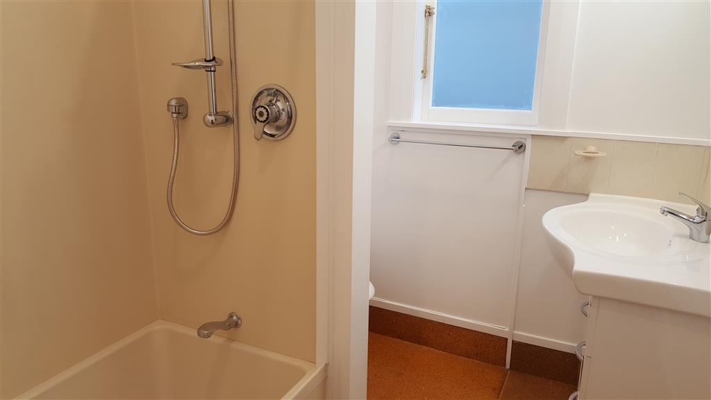 ONEHUNGA - 4 Bdrm/2 Bathroom Family Home photo