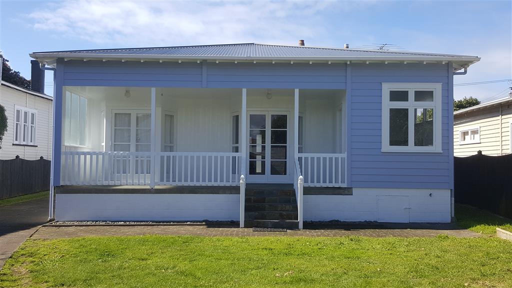 ONEHUNGA - 4 Bdrm/2 Bathroom Family Home photo