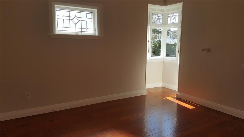 ONEHUNGA - 4 Bdrm/2 Bathroom Family Home photo