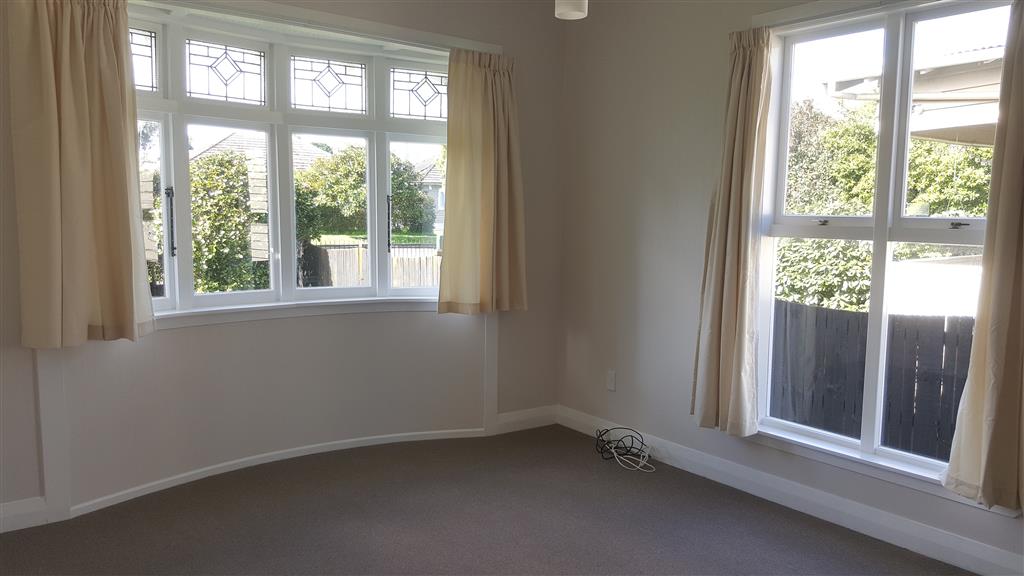 ONEHUNGA - 4 Bdrm/2 Bathroom Family Home photo