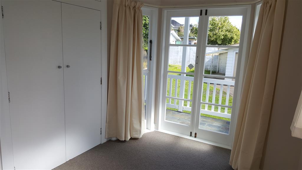 ONEHUNGA - 4 Bdrm/2 Bathroom Family Home photo