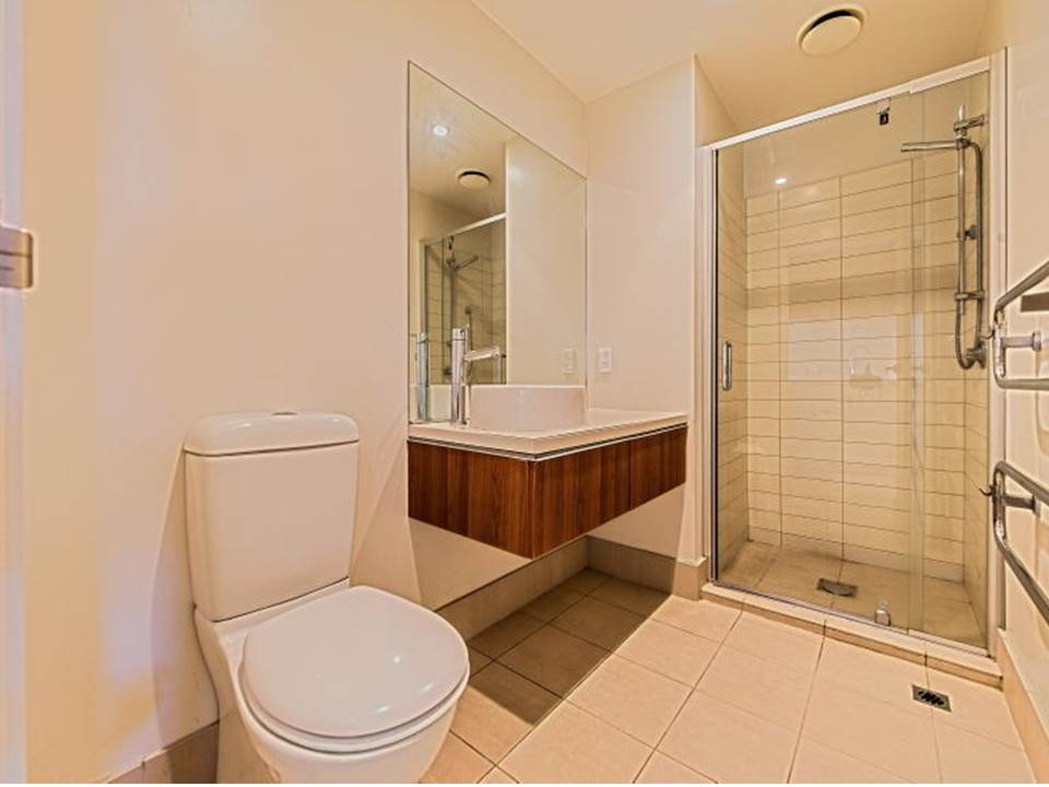 CITY CENTRE - Dockside Cutie photo