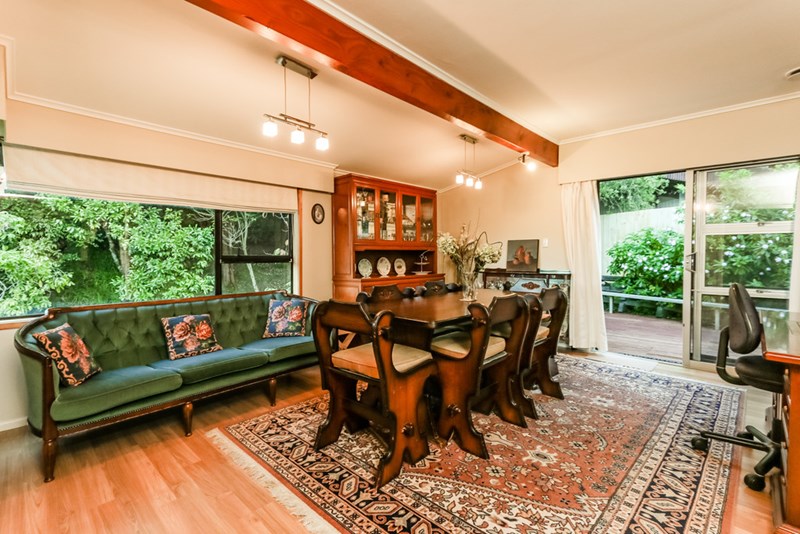 BLOCKHOUSE BAY - Great 4 Bedrooms Family Home with View and Privacy photo