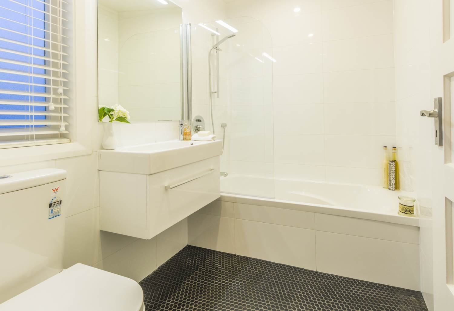 MOUNT EDEN - 4 double bedroom home with 3 bathrooms  photo