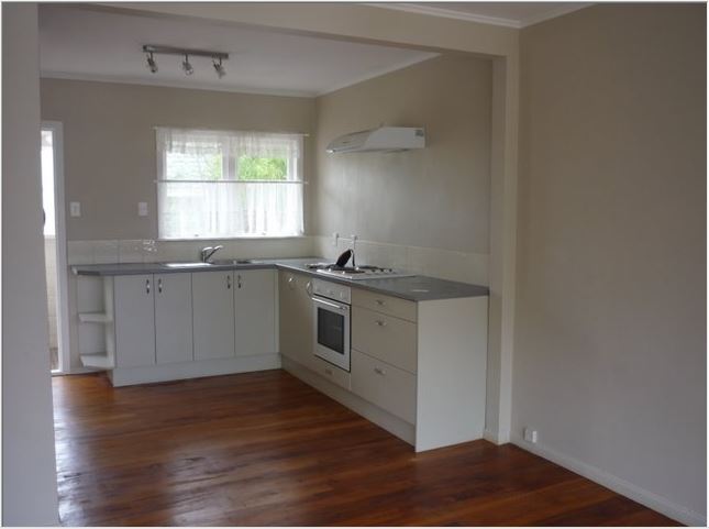 TAKAPUNA -  2 Bedroom Brick & Tile Unit photo