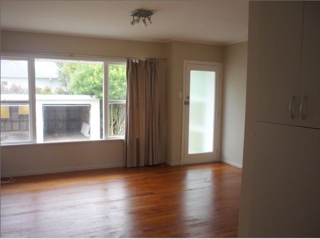 TAKAPUNA -  2 Bedroom Brick & Tile Unit photo