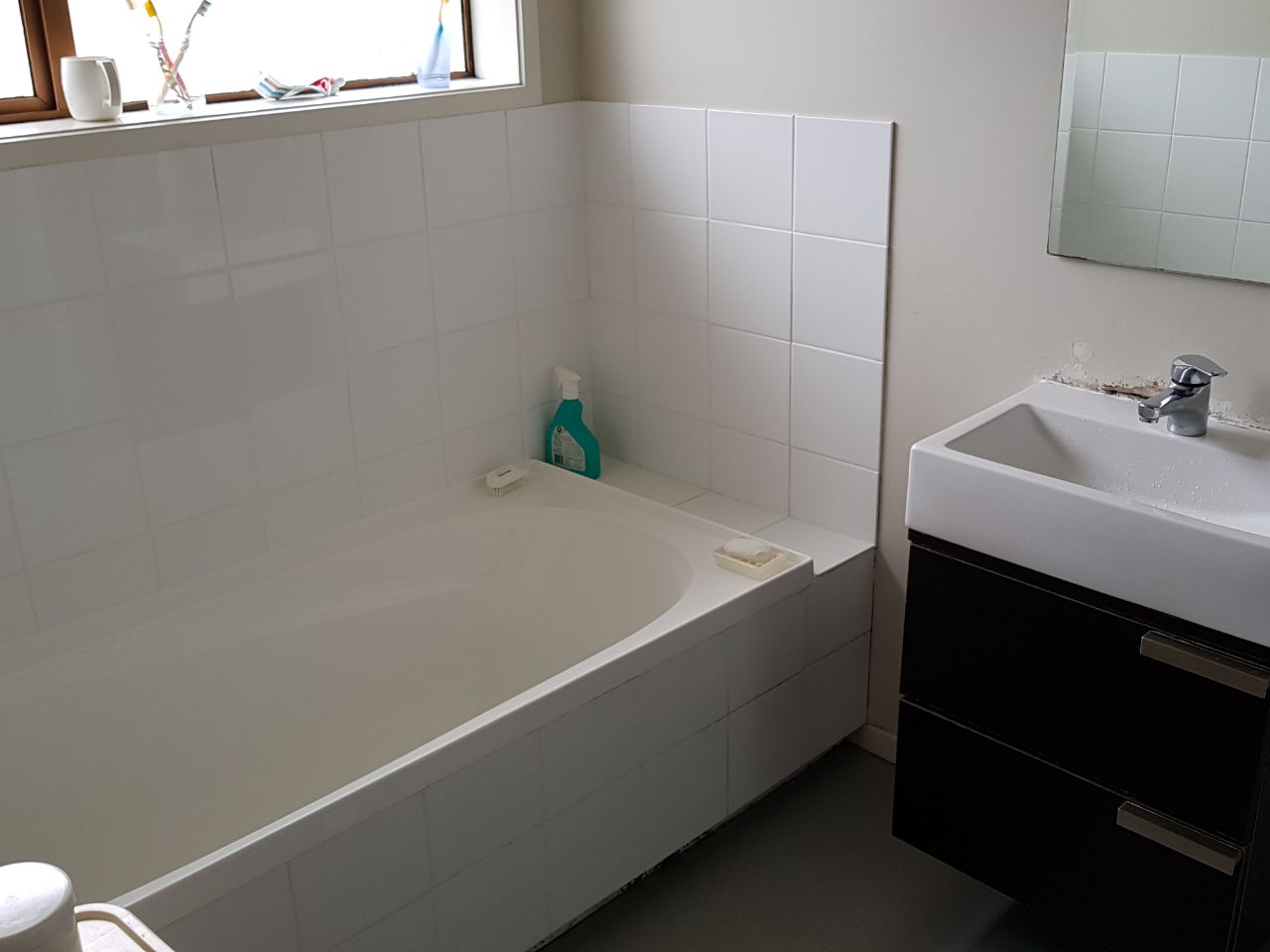 ROYAL OAK - Very Tidy and Modern 3 Bedroom Town House photo