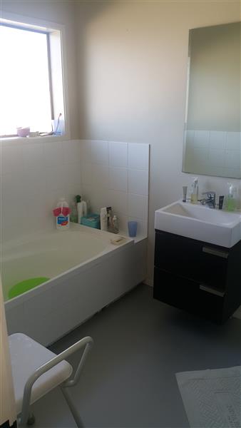 ROYAL OAK - Very Tidy and Modern 3 Bedroom Town House photo