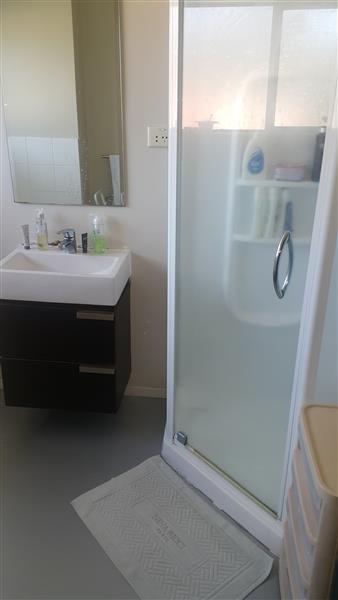 ROYAL OAK - Very Tidy and Modern 3 Bedroom Town House photo