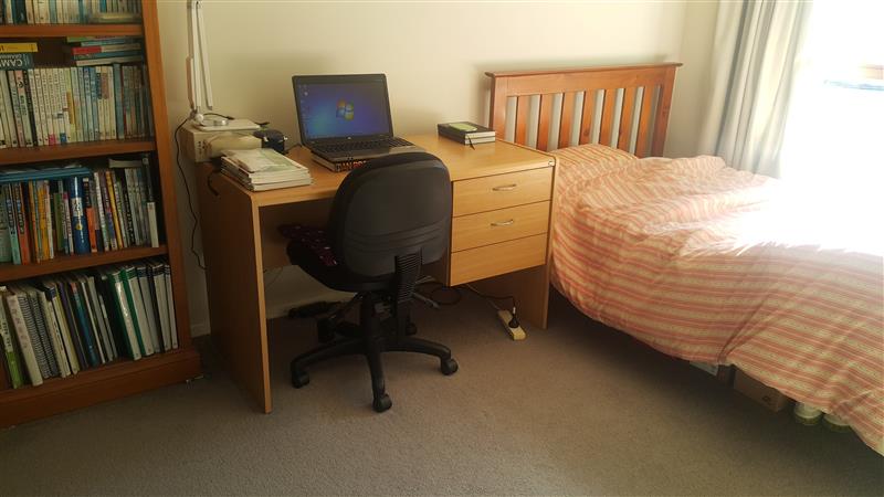 ROYAL OAK - Very Tidy and Modern 3 Bedroom Town House photo