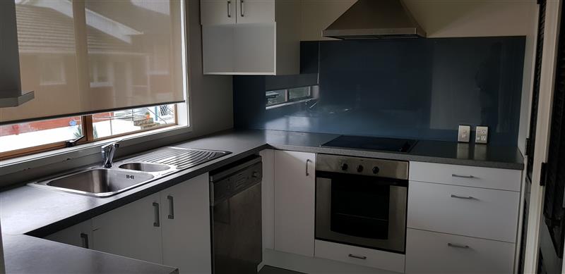 ROYAL OAK - Very Tidy and Modern 3 Bedroom Town House photo