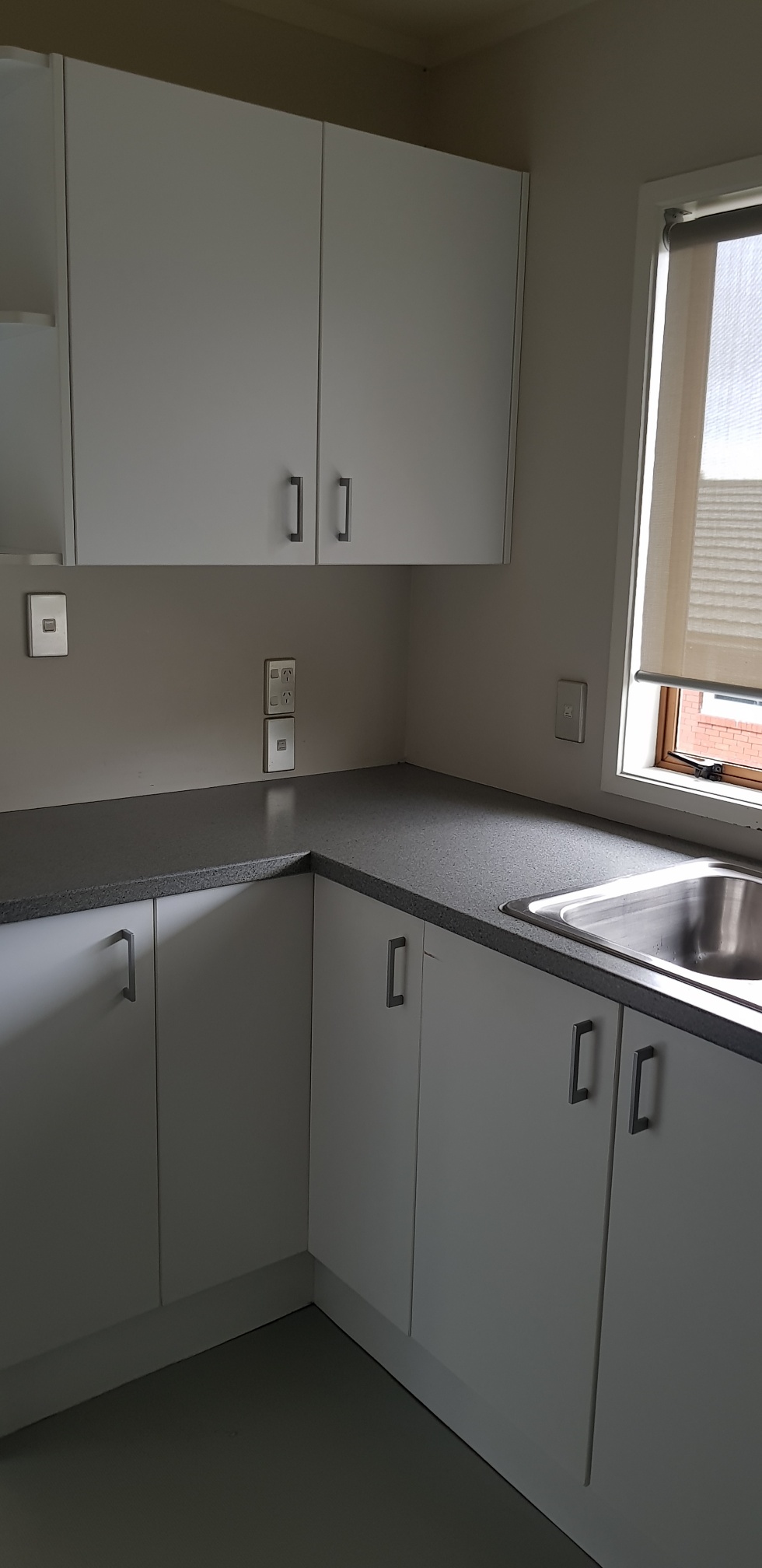 ROYAL OAK - Very Tidy and Modern 3 Bedroom Town House photo