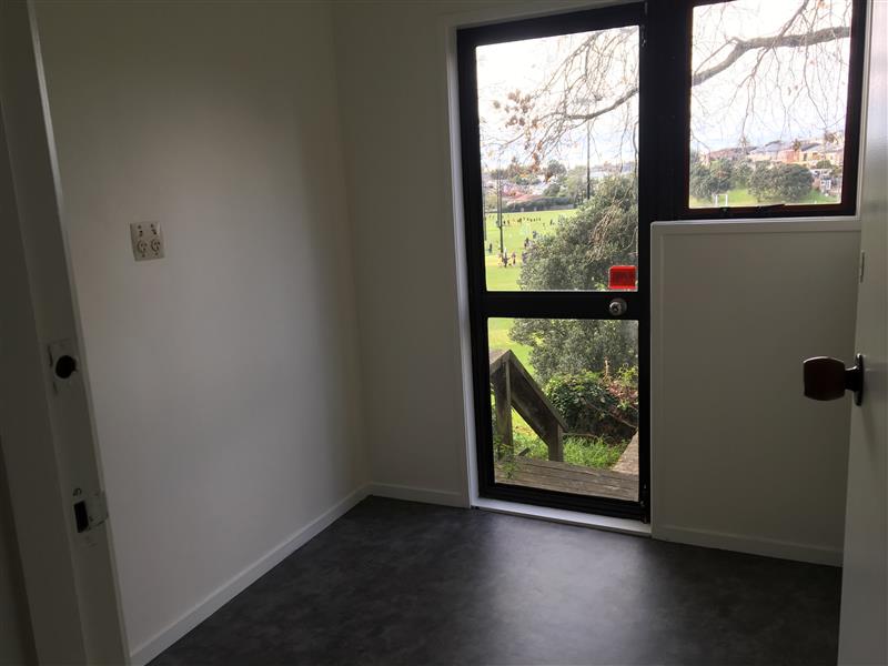ELLERSLIE - 3 brm Townhouse - Great Locations photo
