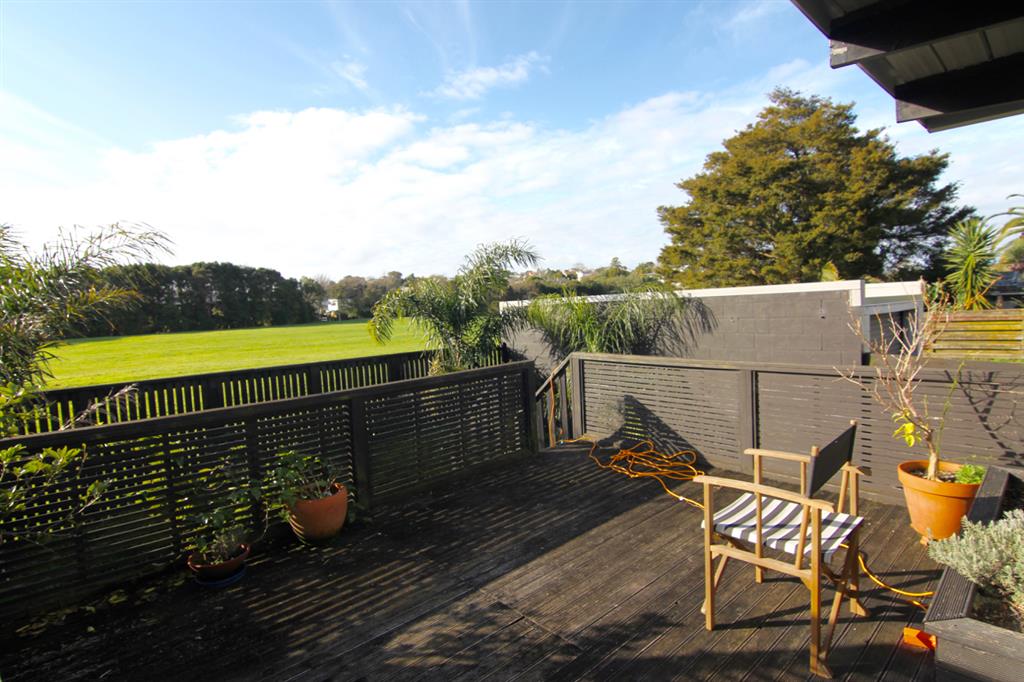 Remuera 1 bedroom unit plus an office with private garden and carport photo