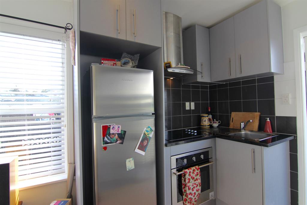 Remuera 1 bedroom unit plus an office with private garden and carport photo