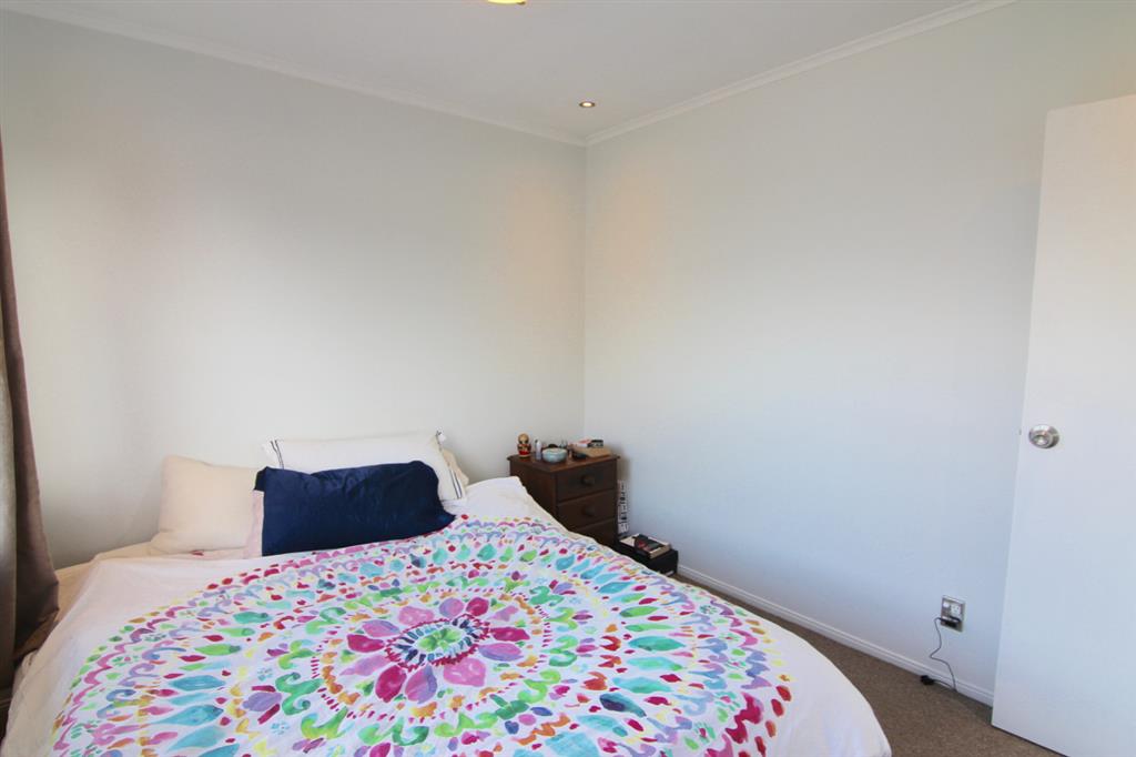 Remuera 1 bedroom unit plus an office with private garden and carport photo