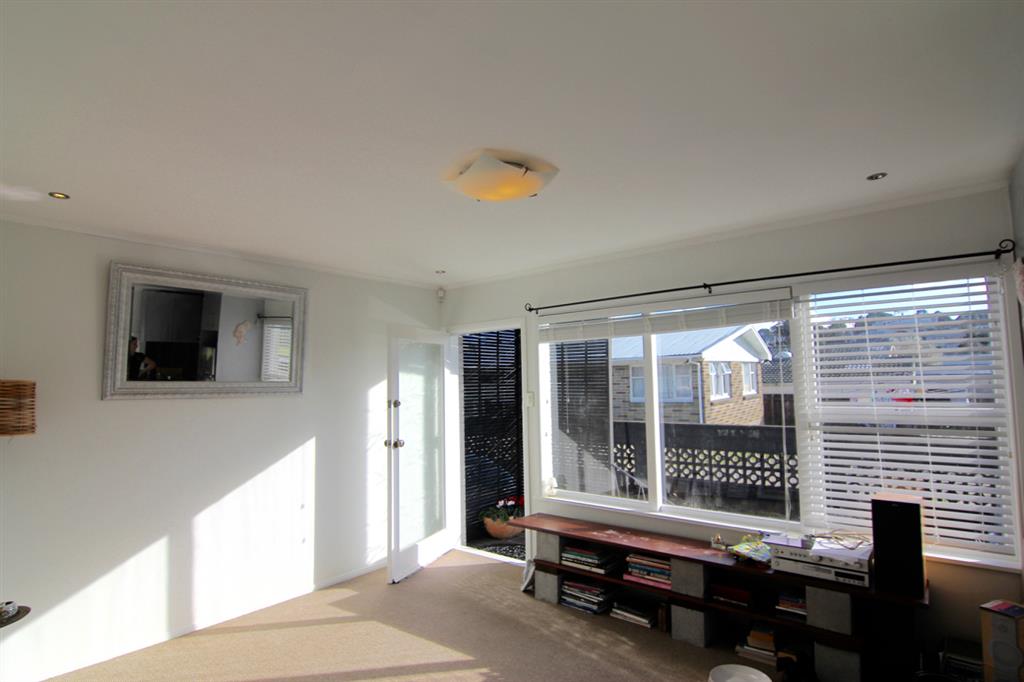 Remuera 1 bedroom unit plus an office with private garden and carport photo