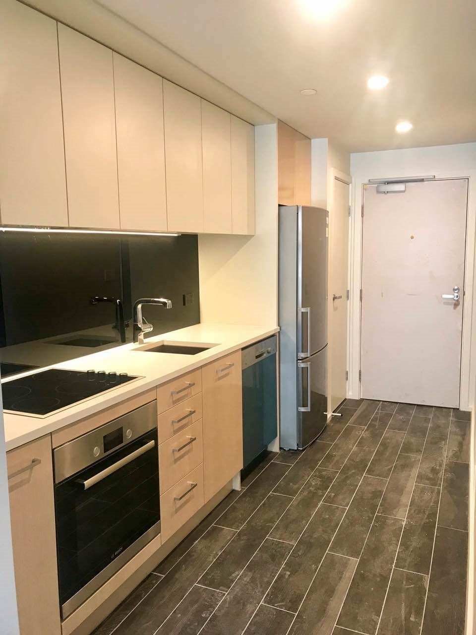 CITY CENTRE - two bedroom apartment with a carpark photo