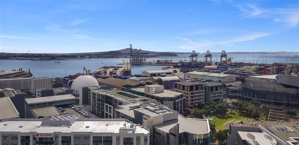 CITY CENTRE - two bedroom apartment with a carpark photo