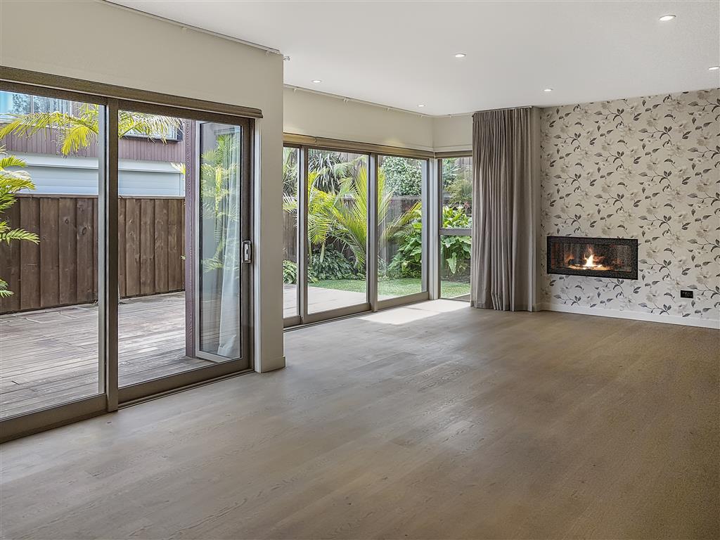 REMUERA:  Koraha Street  3 Bedroom Contemporary  Living photo