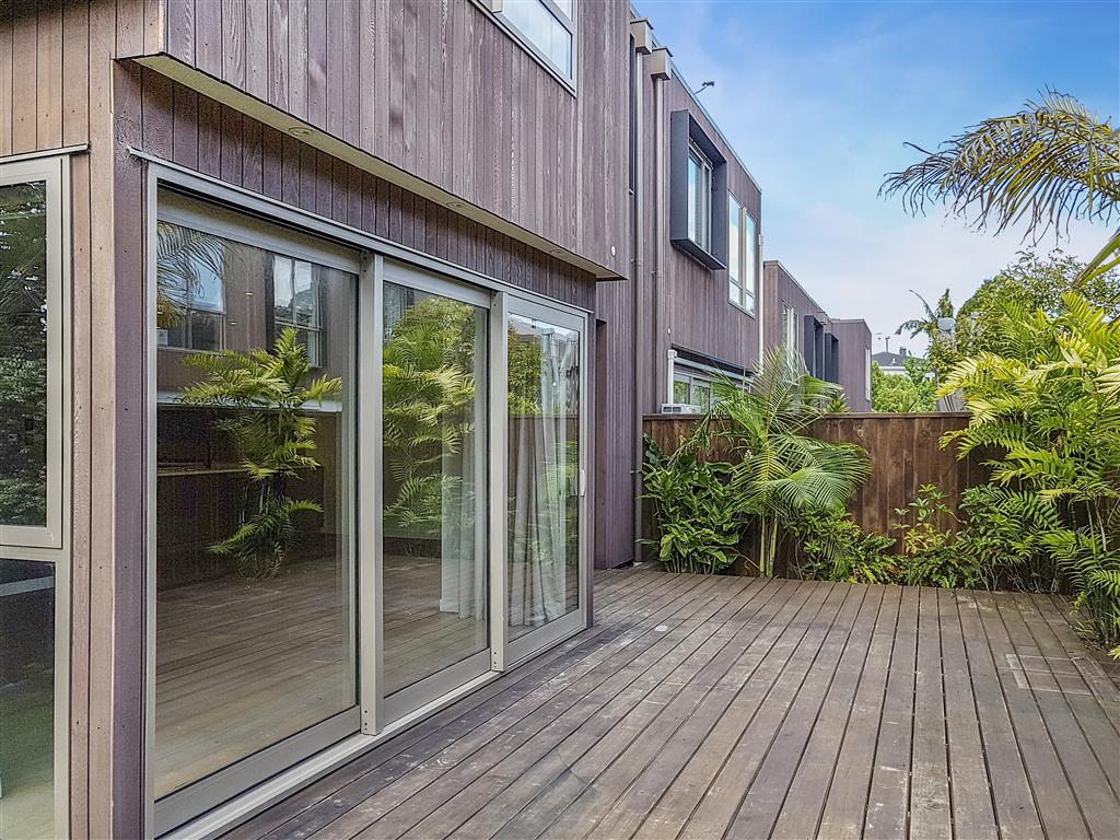 REMUERA:  Koraha Street  3 Bedroom Contemporary  Living photo