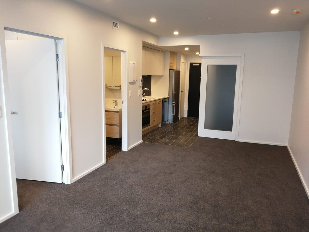 CITY CENTRE - two bedroom apartment with a carpark photo