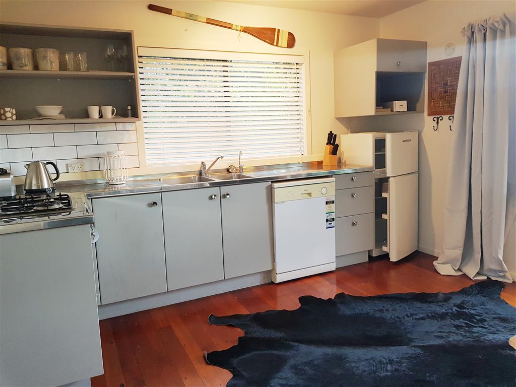 Oneroa, 1 Bedroom $400P/W photo