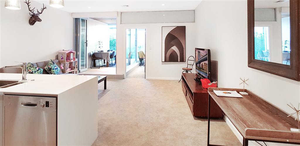 GRAFTON - Spacious Furnished One Bedroom Apartment With A Carpark photo