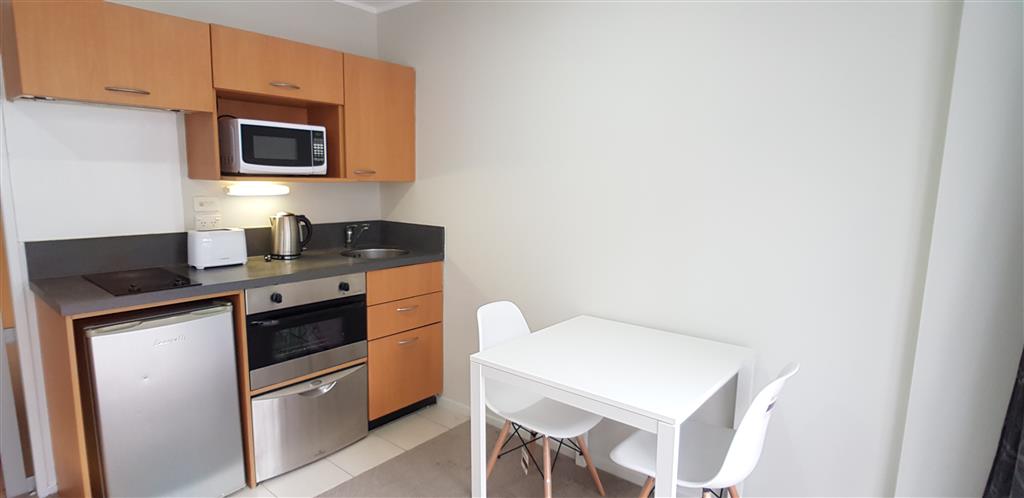 AUCKLAND CBD-Newly Repainted Two Bedrooms Apartment with Video Tour photo