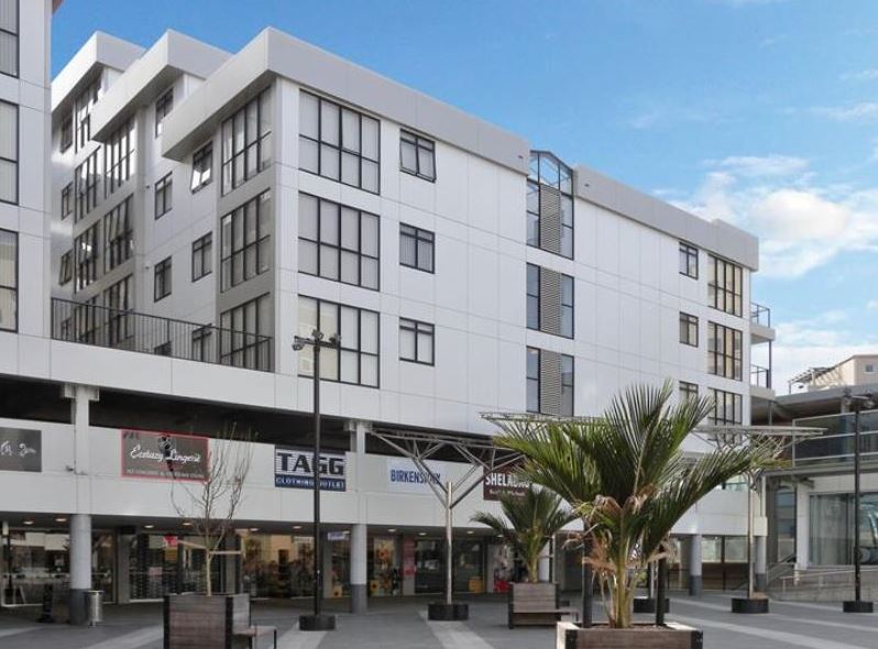 Newmarket - 2 Bedroom/2 Bathroom Apartment with 1 Carpark photo