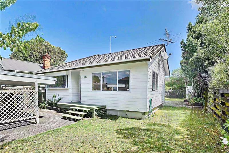 REMUERA - 3 Bedroom House  photo