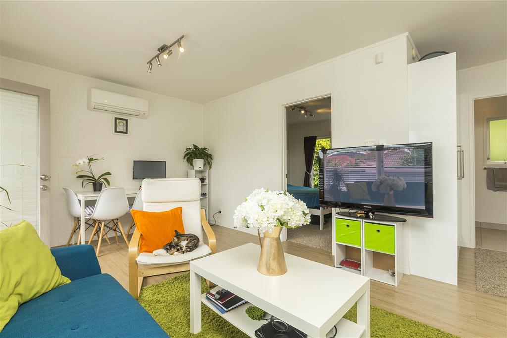 Sunny Elevated Unit - Perfect for Single/Couple photo