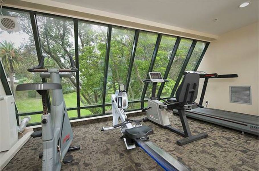 CITY CENTRAL - Furnished Studio, 1 Carpark, Water & Power Included photo