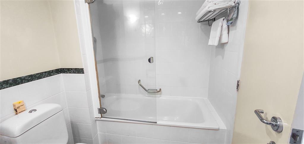 CITY CENTRAL - Furnished Apartment, 1 Carpark, Water & Power Included photo