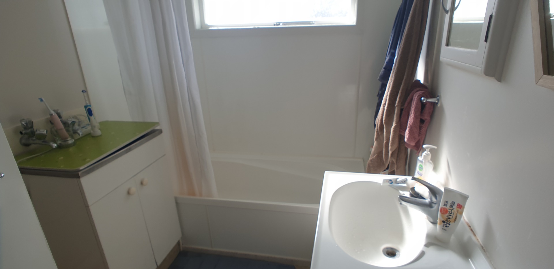 MT ALBERT : New North Road  Great location two bedroom brick and tile unit in block of only three photo