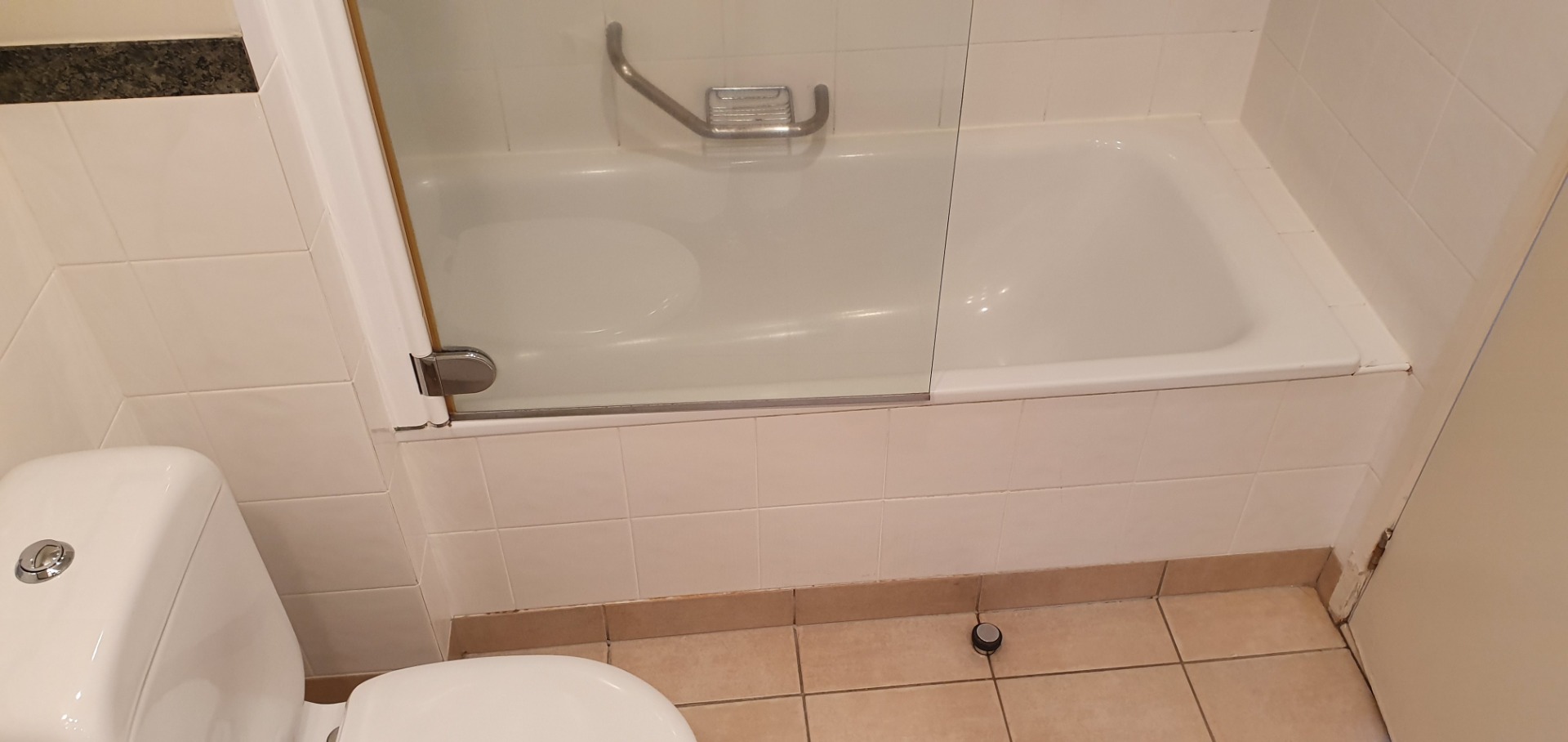 A steal! Corner Studio apt WATER/POWER INCLUDED in rent photo