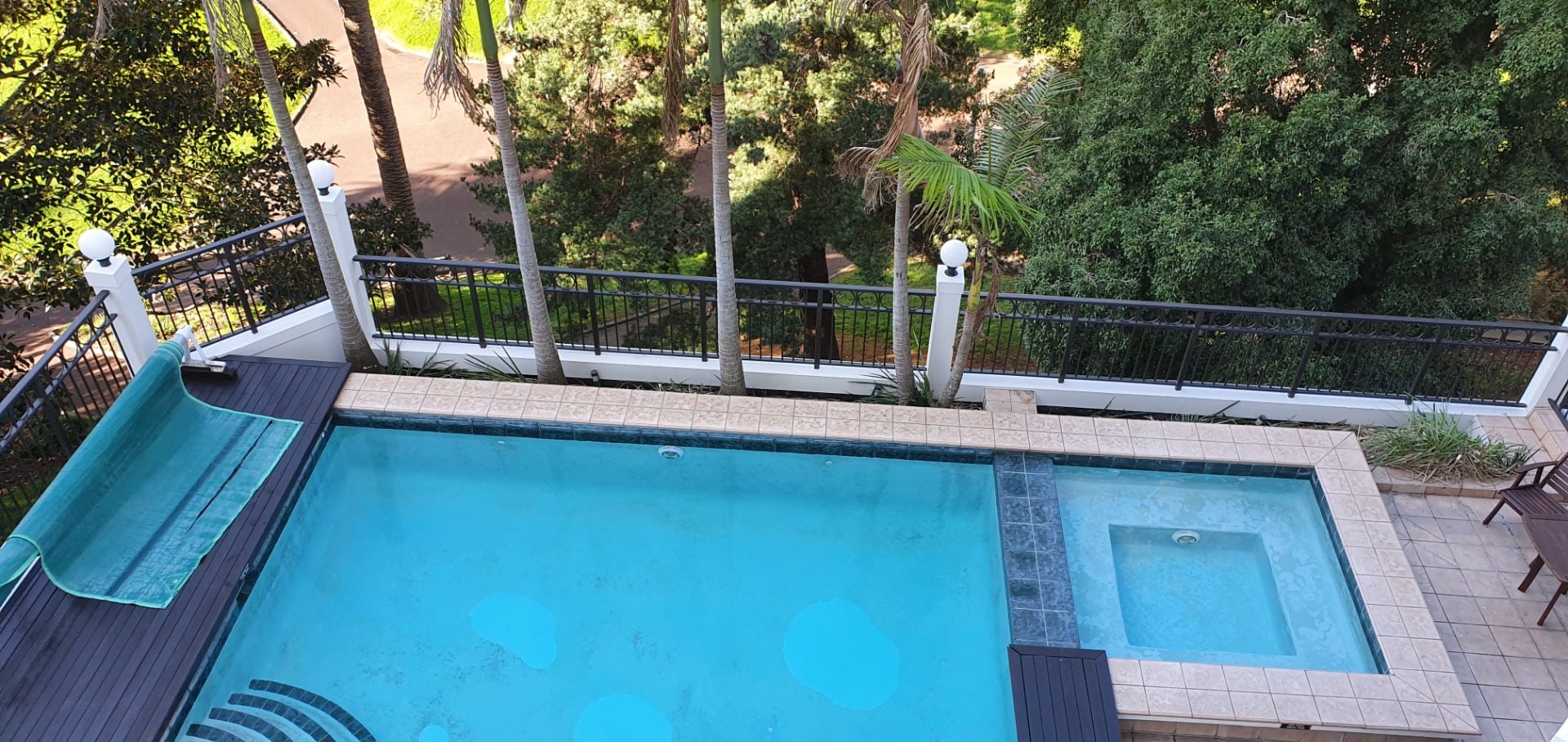 A steal! Corner Studio apt WATER/POWER INCLUDED in rent photo