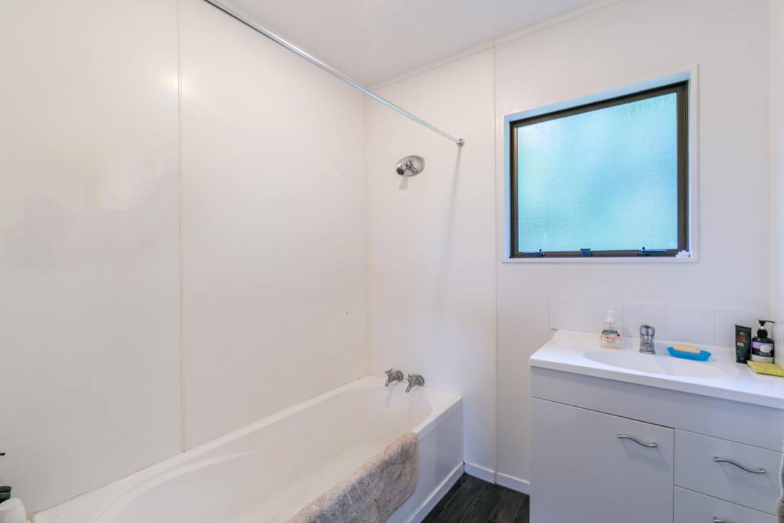 MASSEY - Quiet Cul-De-Sac 3 bedroomer photo