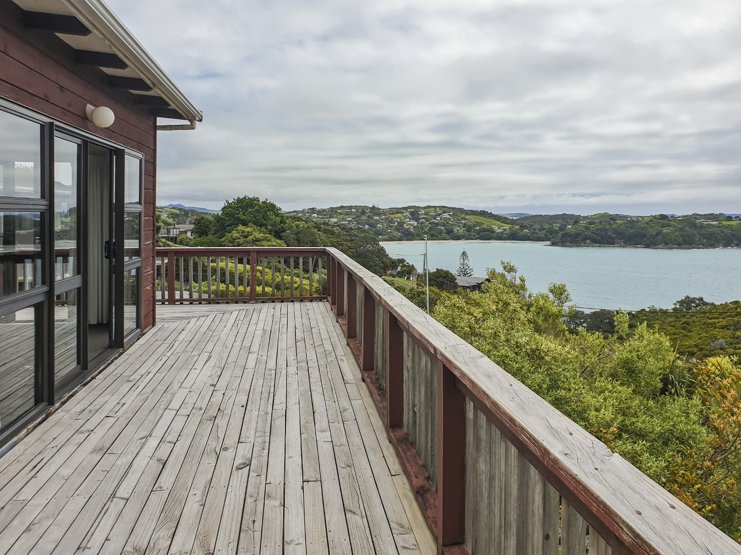 **Spacious 3-Bedroom Family Home in Oneroa – $750 per Week** photo