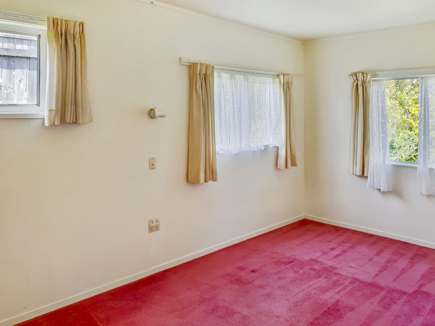 **Spacious 3-Bedroom Family Home in Oneroa – $750 per Week** photo