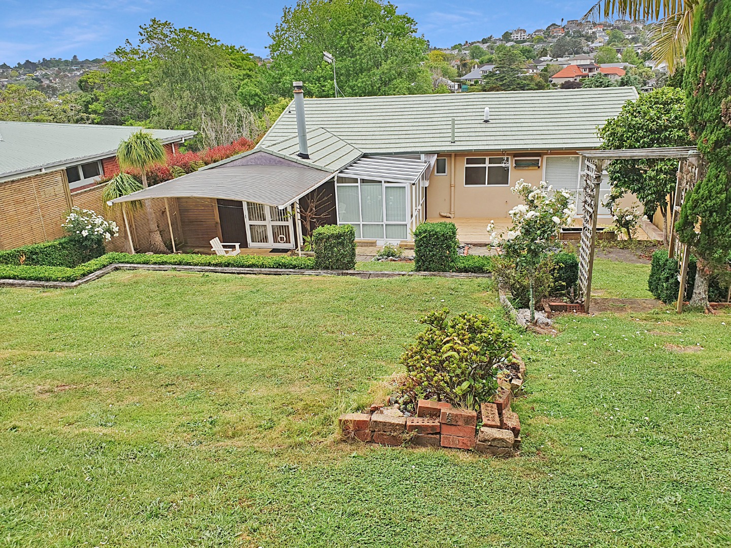 REMUERA - 3 Bedroom House with Double Garage photo