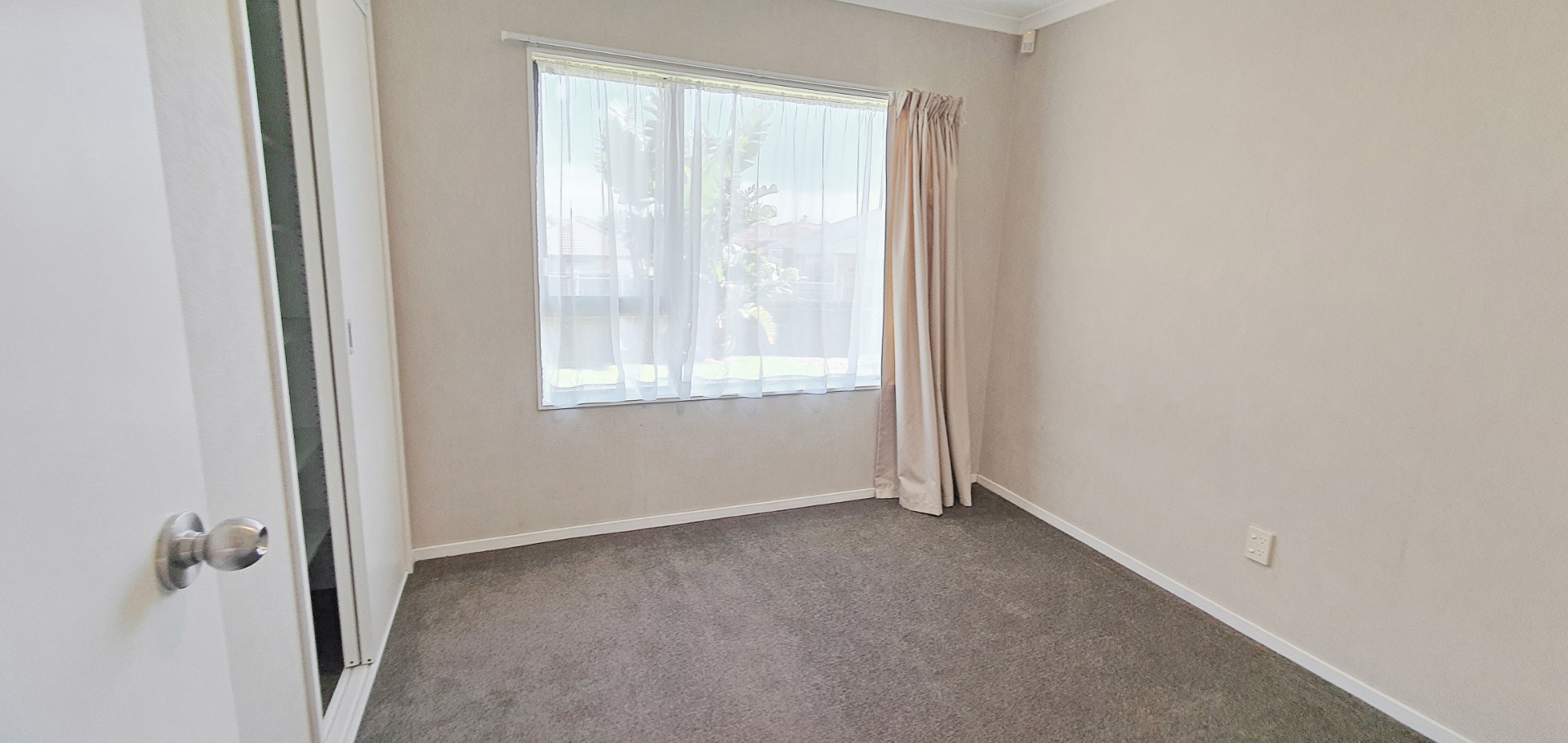 CLENDON PARK - 3 Bedroom Family Home Passed All Healthy Home Requirements  photo