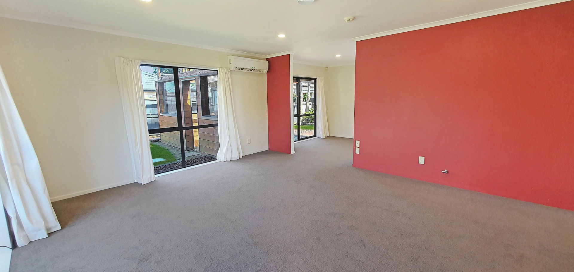 CLENDON PARK - 3 Bedroom Family Home Passed All Healthy Home Requirements  photo