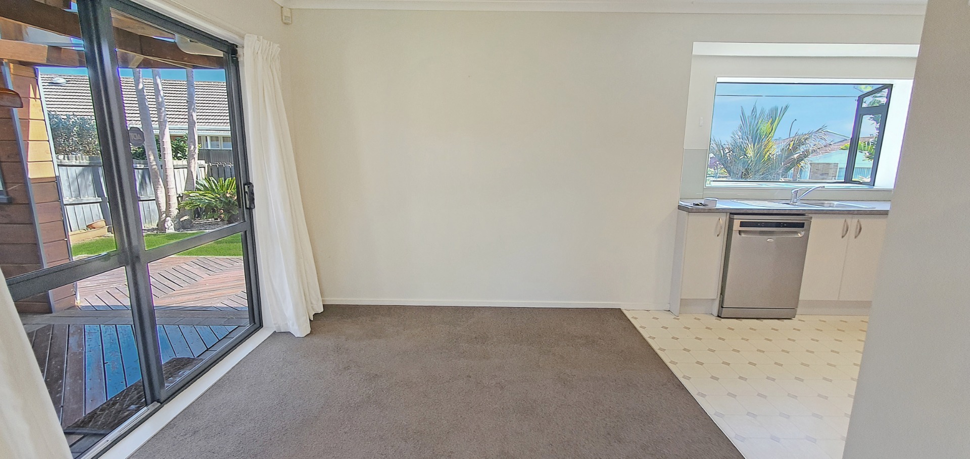 CLENDON PARK - 3 Bedroom Family Home Passed All Healthy Home Requirements  photo