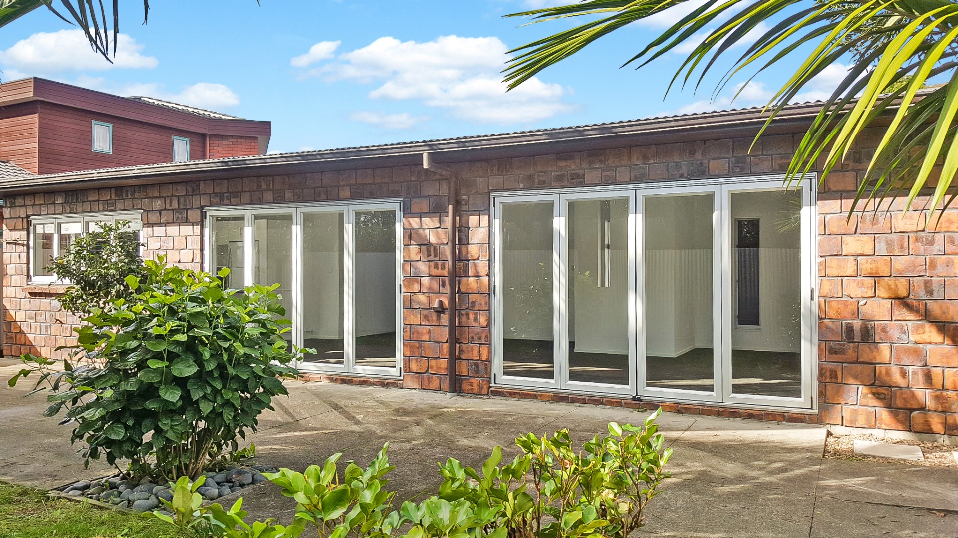 Flexible Family Living with Self-Contained Flat photo