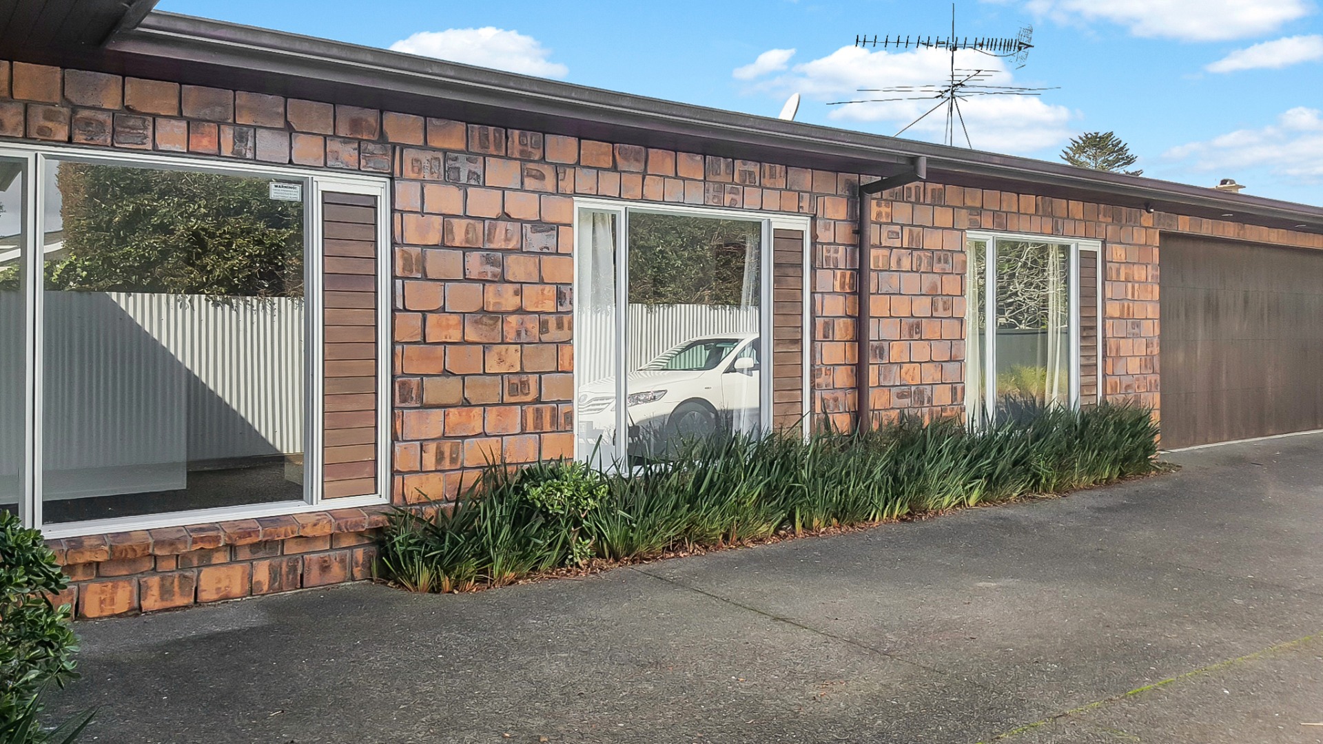 Flexible Family Living with Self-Contained Flat photo