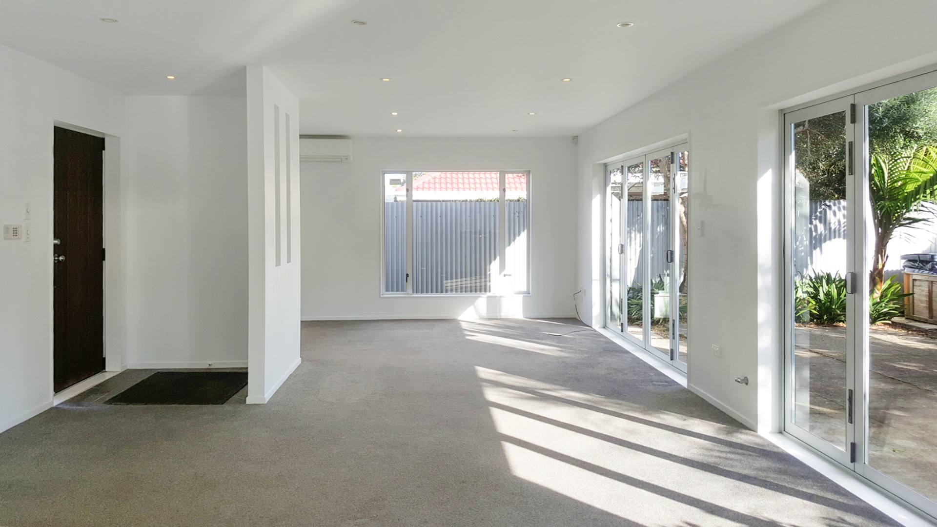 Flexible Family Living with Self-Contained Flat photo