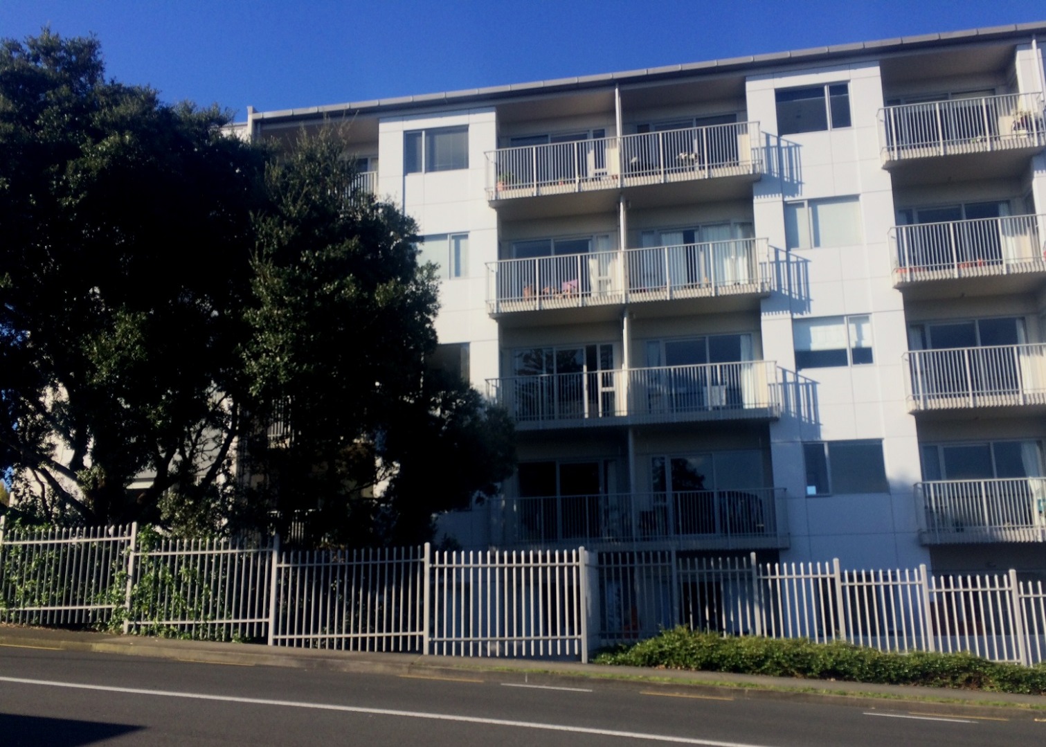 Takapuna - Shoalhaven -Unfurnished -2bedrooms - Carpark photo
