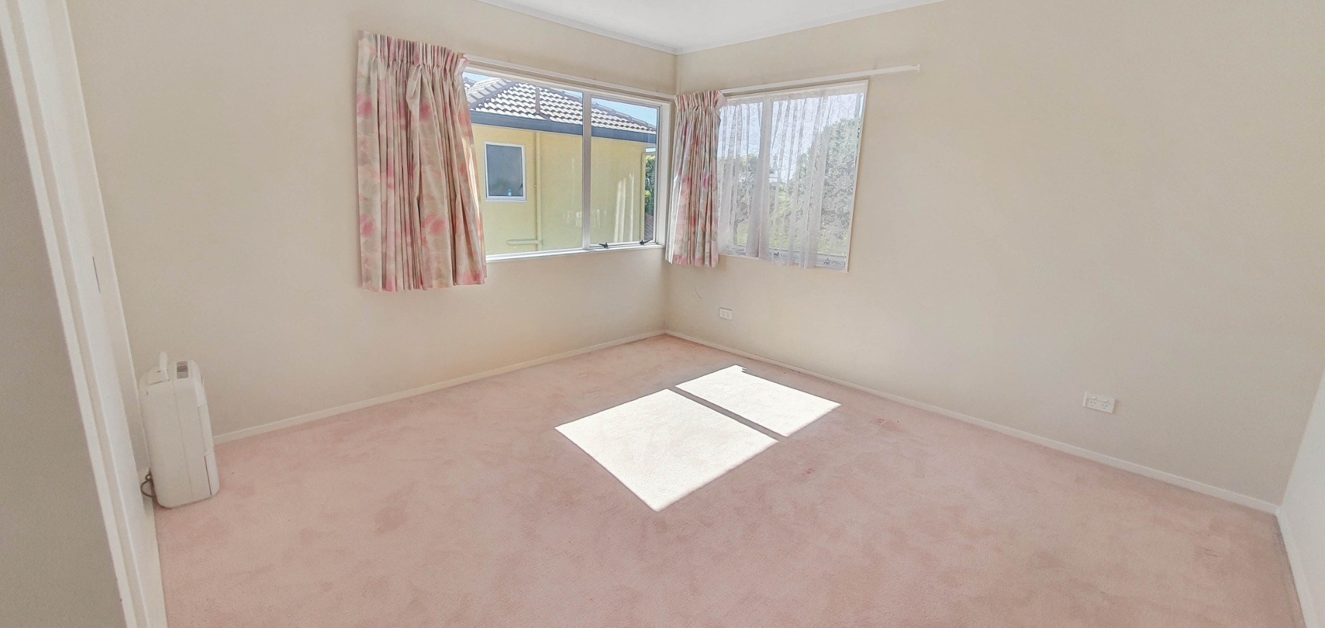 HOWICK - Spacious Home over 300sqm Floor Area photo